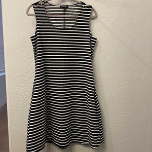 Roz&Ali black and white stripe dress with pockets!